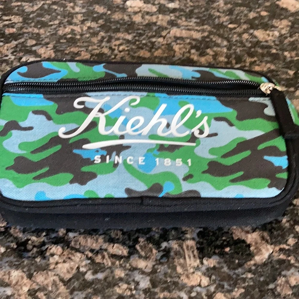 KIEHL'S CAMOUFLAGE COSMETIC BAG DOPP KIT/SHAVING KIT NWOT